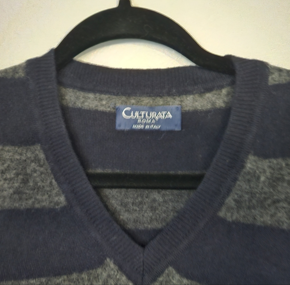 Culturata Roma Wool V-Neck Sweater - Picture 7 of 8